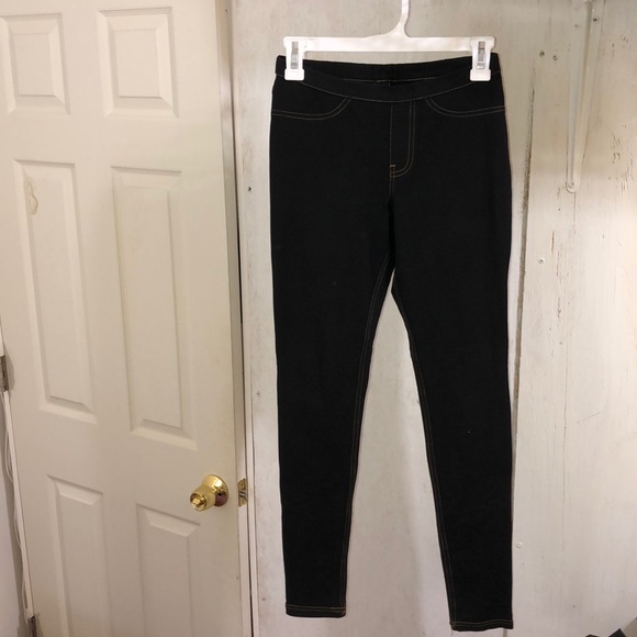 HUE Pants - Black jeggings